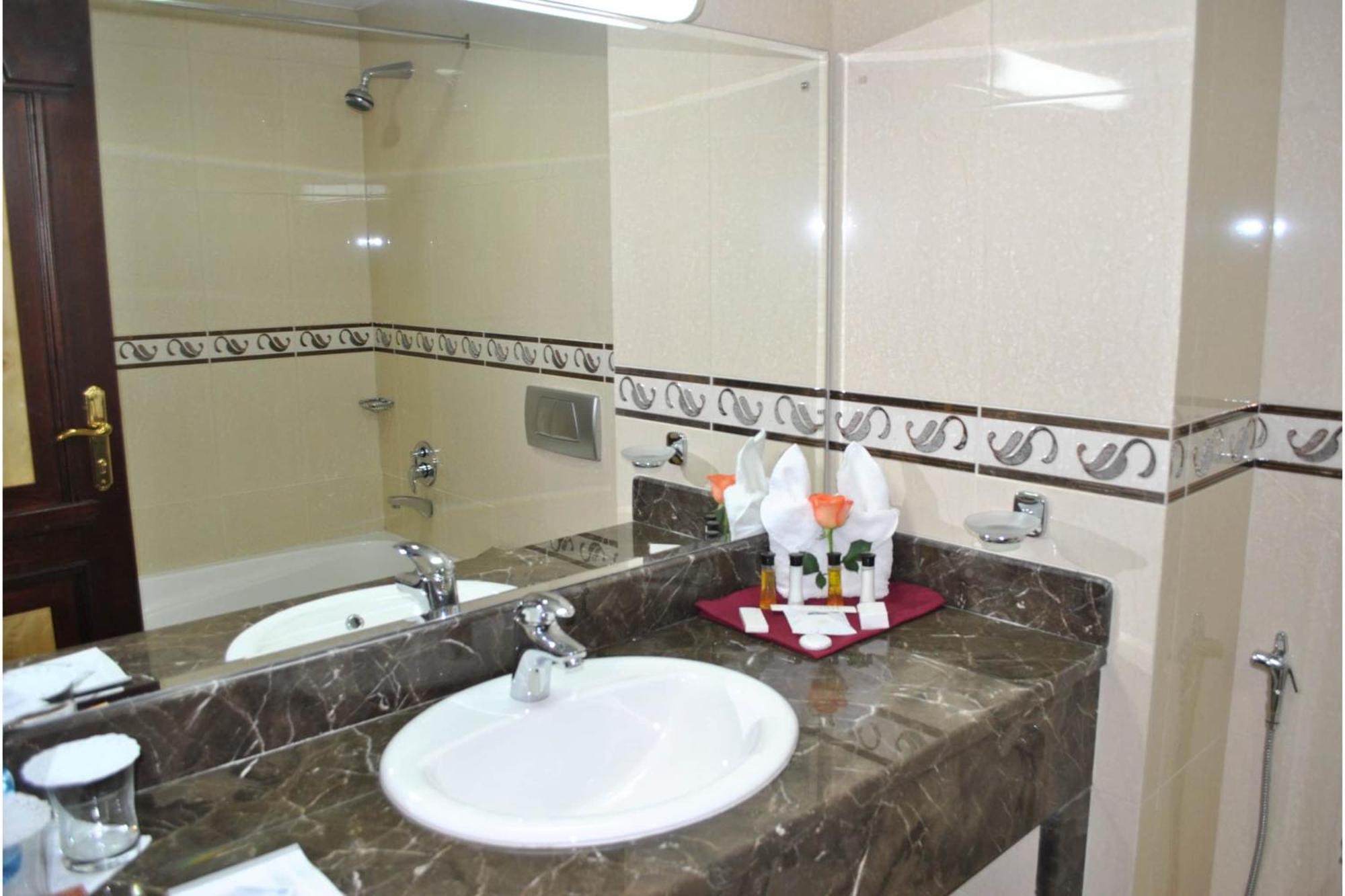 Capital O 155 Dmas Hotel Mascate